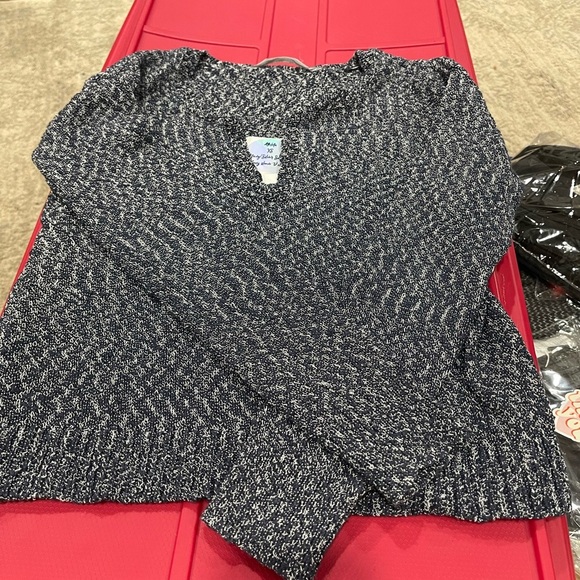 Cozy Black and White Knit Sweater, very warm and super soft. - Picture 6 of 7